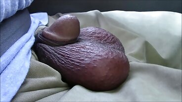 Yogaövningar öppnar svensk erotisk film Anissas bakdörrchakra för större penetration