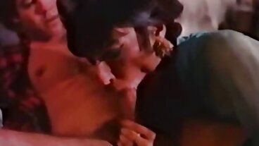 Sexig styvmamma Förför svensk porr video stora naturliga mesdotter till lesbisk sex