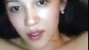 Hot porrfilm med äldre Blonde Bride slickar fitta för gamla tiders skull!