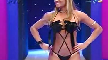 Redhead pokewhore nya svenska porrstjärnor får en anal creampie