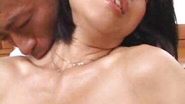 Samlag på soffan med Sexy Ebony 18 år. Tonåring bästa svenska porr