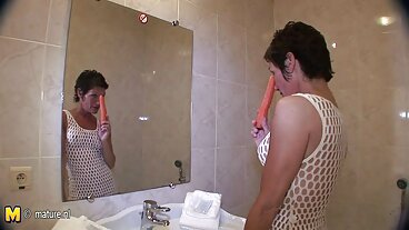 Enorma boobed asiatisk hora suger kuk svensk porr äldre kvinnor