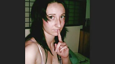 Mae Meyers kommer att få en svenskaporrfilmer enorm födelsedagsöverraskning över hela sitt vackra ansikte