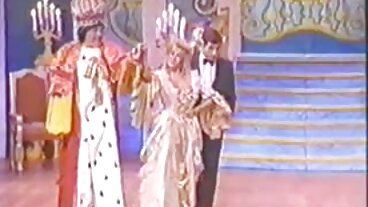 Big Titty styvmamma Emily Addison Pounded in svenska kvinnor porr the Morning