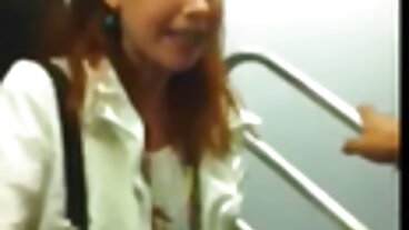 Uttråkad hemmafru mumsar på två svenska privata porrfilmer man kött i köket