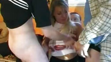 Iwia får en sensuell gammal svensk porr kuk av sin BF