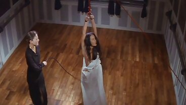 Sexiga kontorsslampor delar chefskuken och njuter lustgården porrfilm av en hardcore FFM-trekant på hans skrivbord