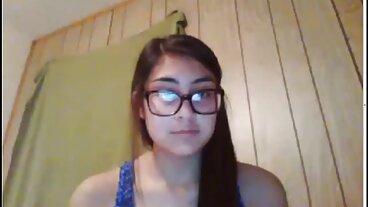 2 Dream Babes engagerar sig i Lesbian L'amour by Pool bästa svenska porr