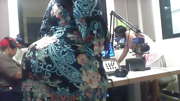 Bath Time is Boring Alone - Gå med i Monica gratis porr mogna kvinnor Asis skummande badkar!