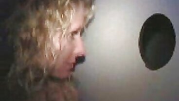 Kitten Hunter kåta äldre tjejer var lyckligtvis nöjd med en kuk