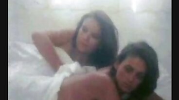 Micro Bikini Massage äldre kvinnor porrfilm Shady Spa Emma Sirus