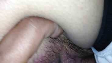 Heta tonårsslampor blir nya svenska porrfilmer överraskade av enorma mängder sperma i deras tighta fittor