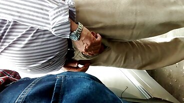 Petite 19-årig tonåring får hemgjord svensk sommar porr anal pov i små bröst